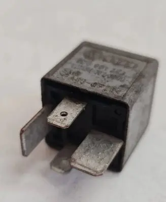 Volkswagen PASSAT B5.5 Other relay 8D0951253 PA66GF25 V23134B52X300