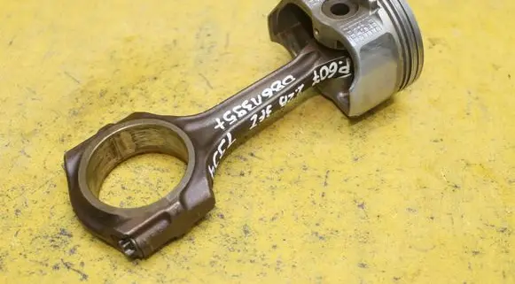 Piston with connecting rod