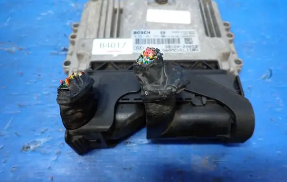 KIA Sportage Engine control unit/module 39120-2A053 0281031654 1039S77334