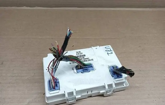 Opel Agila B Fuse module 3677051K01 B51K0 L0T0318