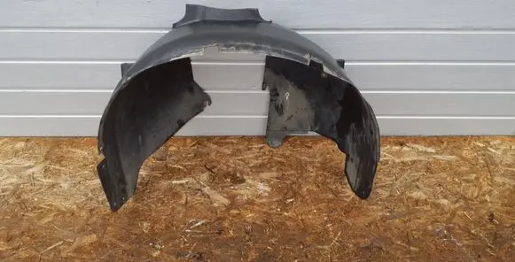 Front wheel arch liner splash guards