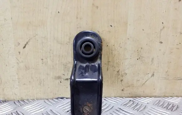Radiator mount bracket