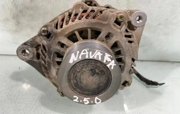 Nissan Navara D40 Generator/alternator 23917n