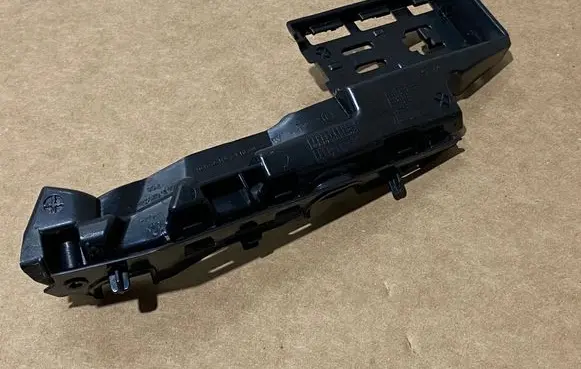 Skoda Octavia Mk4 Front bumper mounting bracket 5E3807042