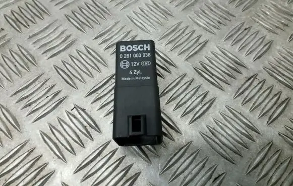 Skoda Octavia Mk2 (1Z) Glow plug pre-heat relay 0281003038 038907281D