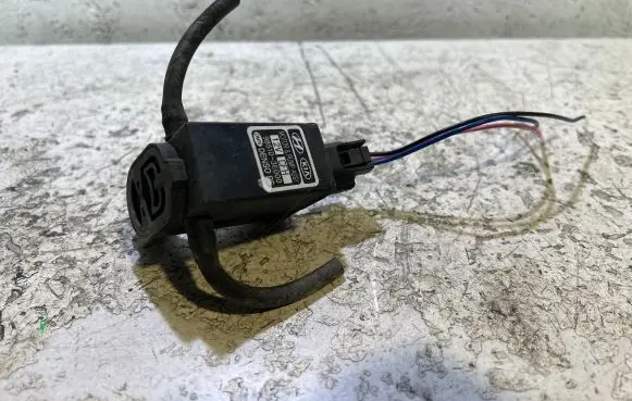 Hyundai Getz Windscreen/windshield washer pump 985103E000