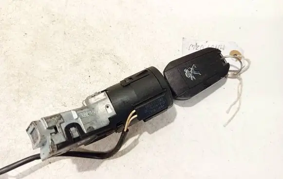 Peugeot 208 Ignition lock 9663123380