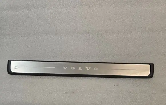 Volvo XC40 Front sill trim cover 32289844