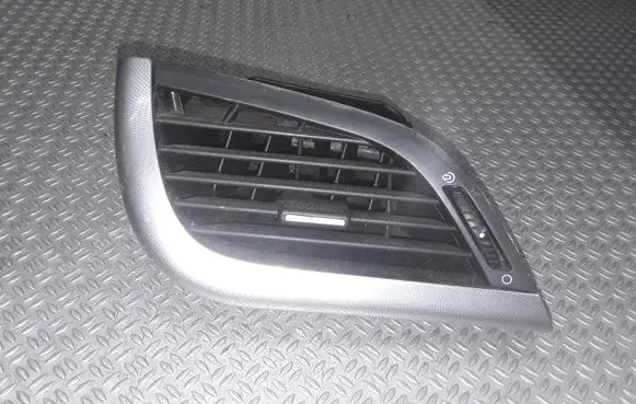 Peugeot 207 Dashboard side air vent grill/cover trim 9650088577