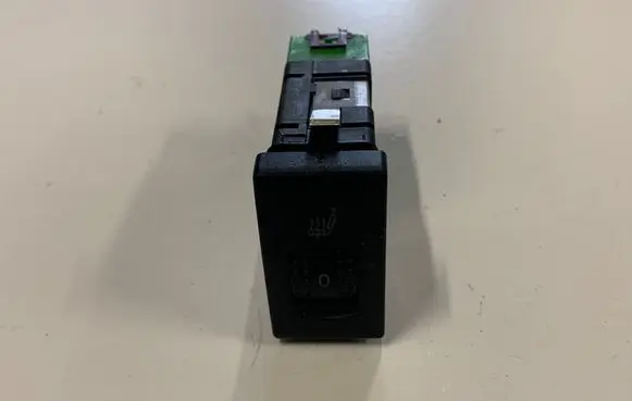Volkswagen PASSAT B5.5 Seat heating switch 3B0963563C