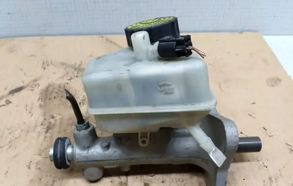 Mercedes-Benz C W203 Master brake cylinder A2034300002