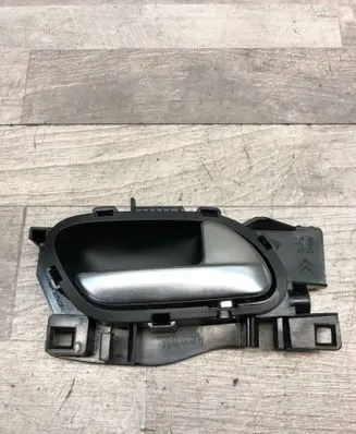 Peugeot 208 Front door interior handle 96555516VV