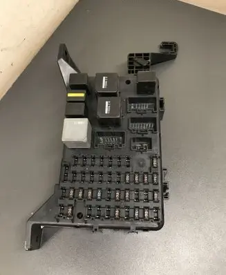 Ford Mondeo Mk III Fuse module