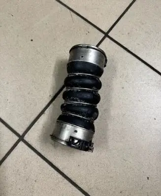BMW 7 F01 F02 F03 F04 Intercooler hose/pipe 8513451