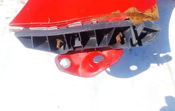 Front bumper mounting bracket