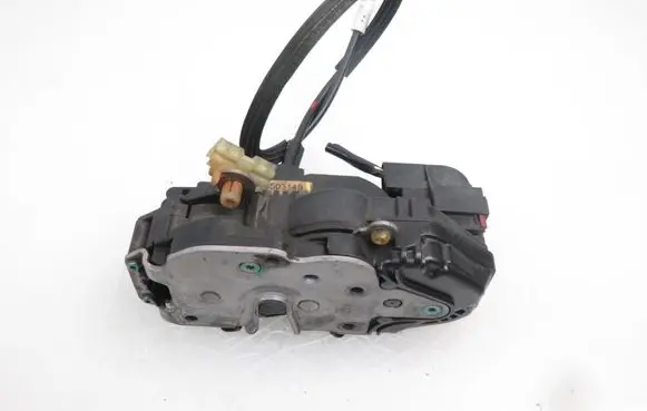 Opel Insignia A Front door lock 13503149HK