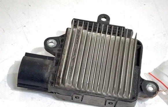 Jeep Cherokee Fan control module 4993003591