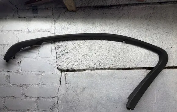 Mercedes-Benz S W222 Front door window/glass frame A2227270171