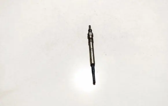 Volkswagen PASSAT B5 Glow plug 0100226338