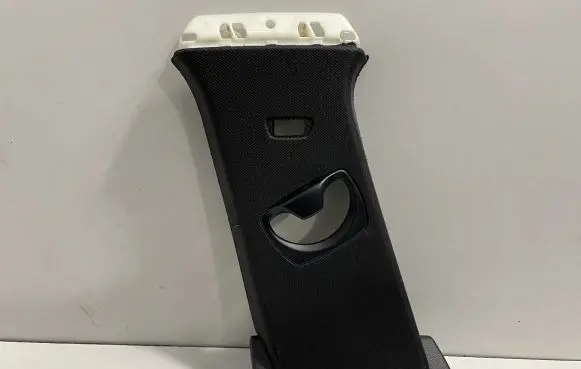 (B) pillar trim (bottom)