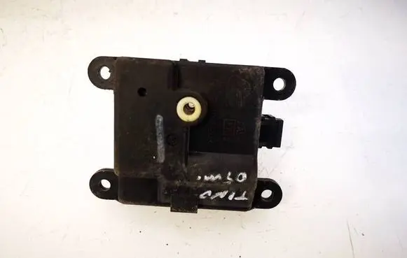 Nissan Primera Air flap motor/actuator 2K00130840