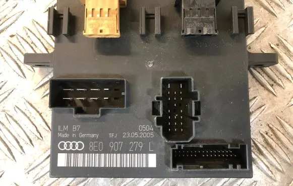 Audi A4 S4 B7 8E 8H Comfort/convenience module 8E0907279L