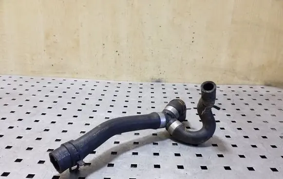 Volkswagen PASSAT B4 Engine coolant pipe/hose 028121053T