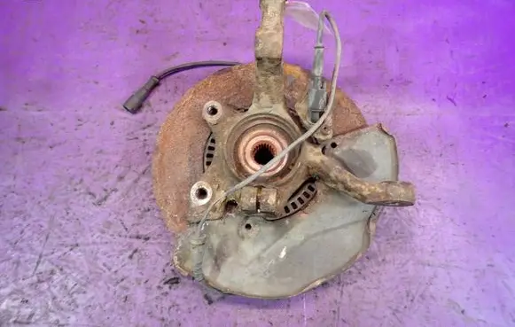 Volkswagen Golf III Front wheel hub spindle knuckle 