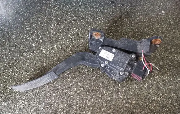 Nissan Pathfinder R51 Accelerator throttle pedal