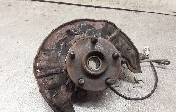 Toyota Corolla Verso AR10 Front wheel hub spindle knuckle 