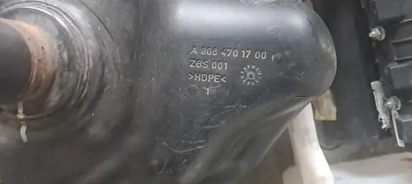 Mercedes-Benz Sprinter W906 AdBlue liquid reservoir A9064701700 ZSS001