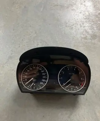 Speedometer (instrument cluster)