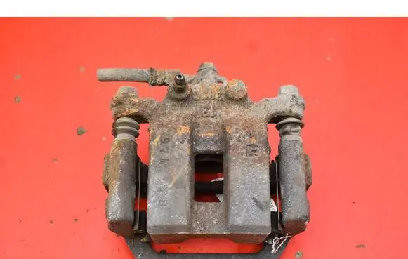 Nissan Leaf I (ZE0) Rear brake caliper 