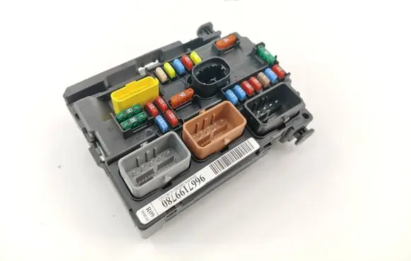 Citroen C3 Fuse module 9667199780