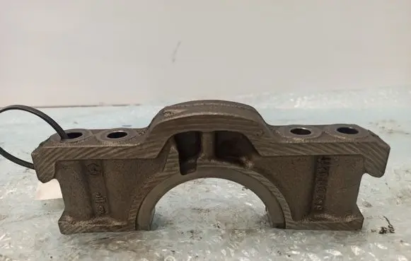 Mercedes-Benz R W251 Crankshaft Holder 6420110211