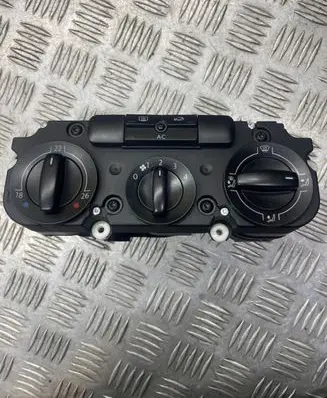 Volkswagen Golf VI Climate control unit 53701 02277868