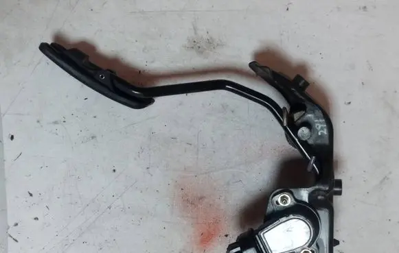 Toyota Corolla E120 E130 Accelerator throttle pedal 8928152021 09F09 1983003041
