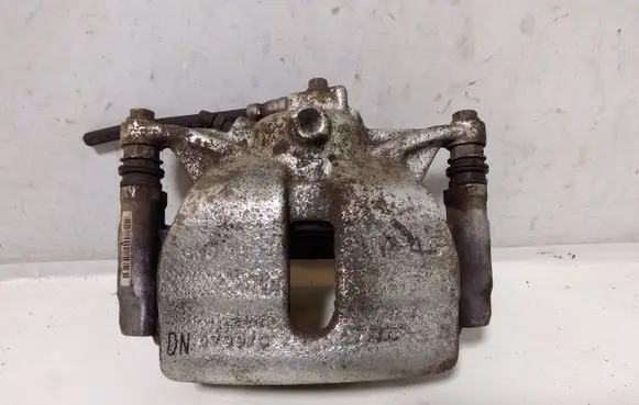 Volkswagen PASSAT B8 Front brake caliper