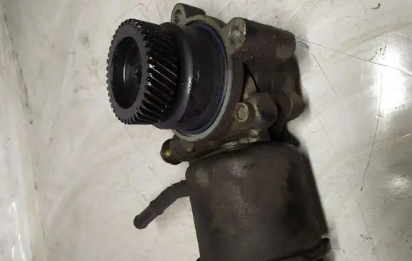 Mazda 323 Power steering pump