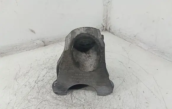 Audi Q7 4L Engine mounting bracket 7L6199307A
