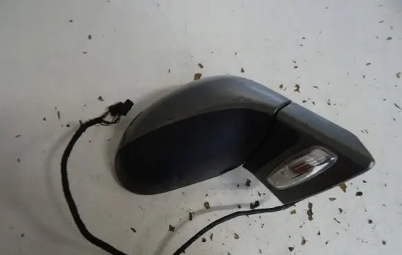 Nissan Pathfinder R51 Front door electric wing mirror 