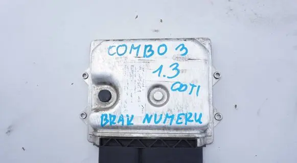 Opel Combo D Engine control unit/module ECU 95513916