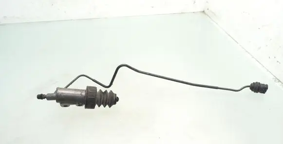 Mazda 5 Clutch master cylinder DE68037UR1
