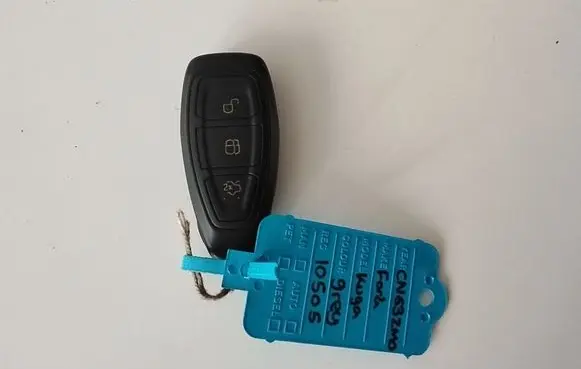 Ford Kuga II Ignition key/card 