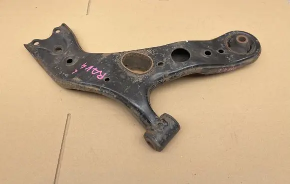 Toyota RAV 4 (XA40) Front lower control arm/wishbone