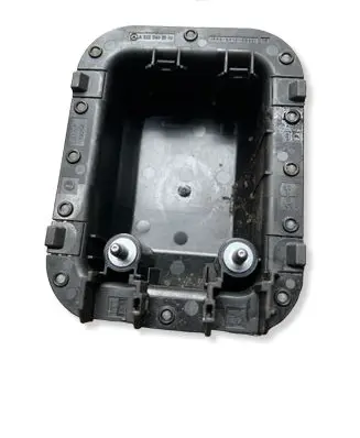 Mercedes-Benz C W205 Fuse box cover A2225403150