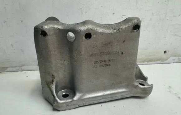BMW 1 F40 Engine mounting bracket 8511299
