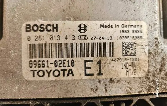 Toyota Auris 150 Engine control unit/module 8966102E10 0281013413 1039S16056