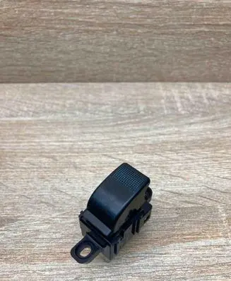 Mazda 5 Electric window control switch 3583F30