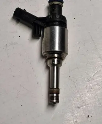 Audi A5 8T 8F Fuel injector 06H906036F 0261500057